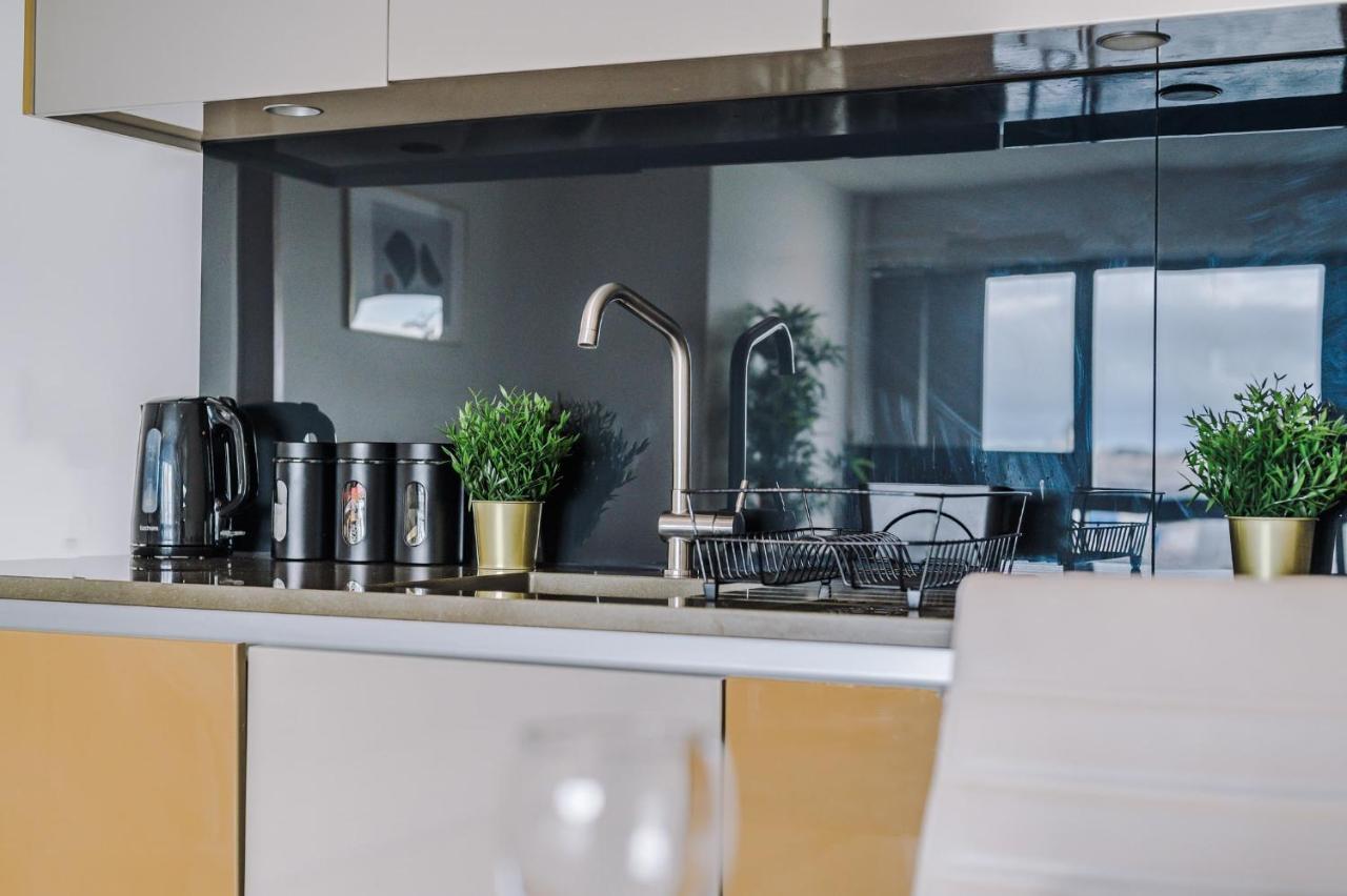 Host & Stay - Waterfront View Liverpool Extérieur photo